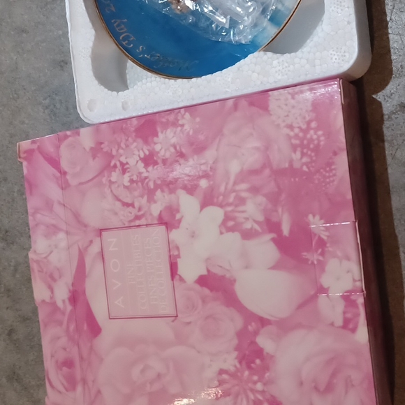 New Avon 2004 Mother's Day collectible plate sunny day - Picture 3 of 4